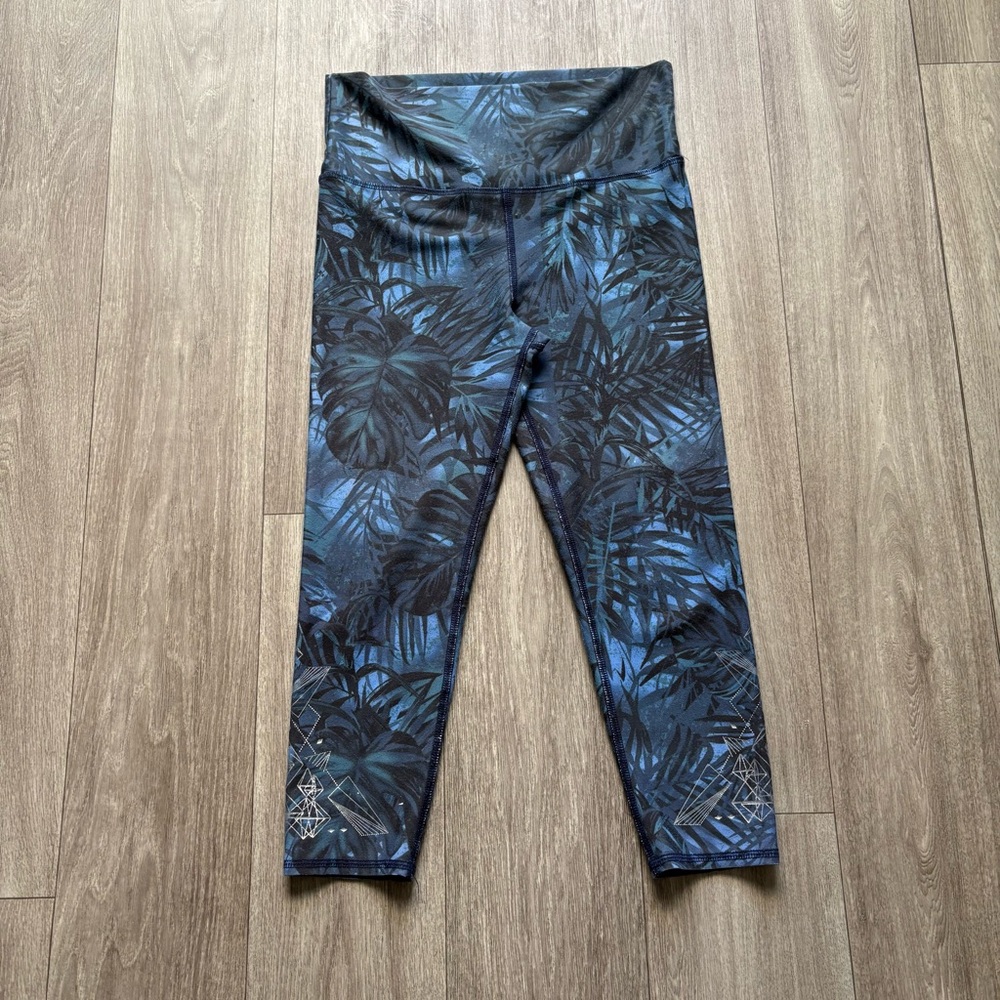 EVCR Evolution and Creation cropped women’s leggings size medium
